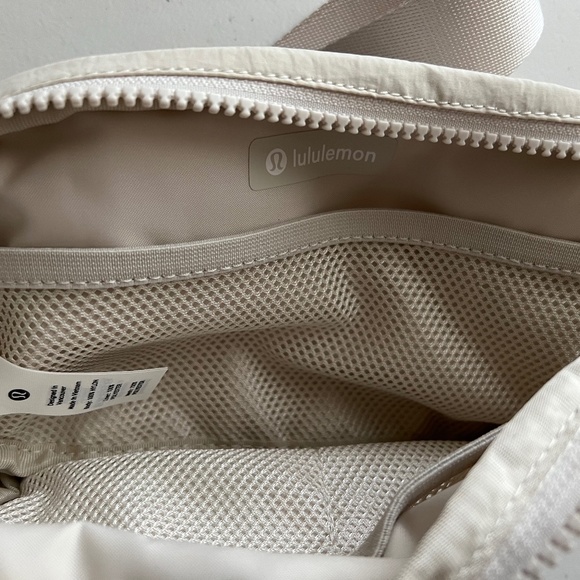 Lululemon Everywhere Belt Bag White Opal NWT - Picture 11 of 16